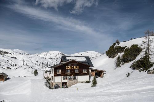 Obertraun Hotel | Gjaid-Alm 1739m am Dachstein-Only Accessible by Cable Car