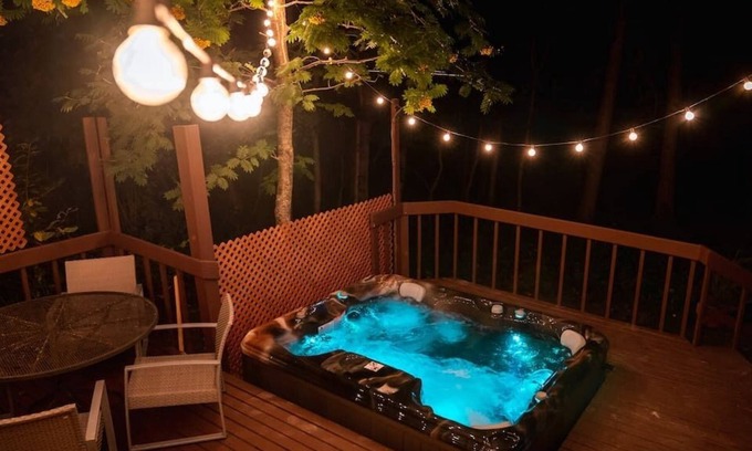 West Glacier House | Glacier Getaway - 5 minutes from Glacier National Park