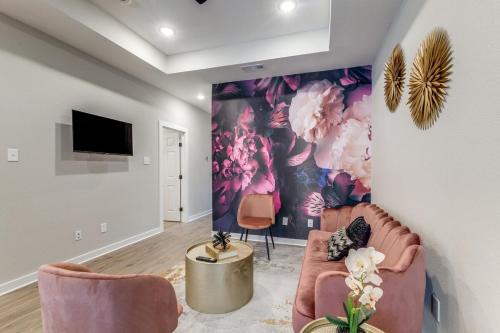 Barker House | Glam luxury lifestyle within Houston!
