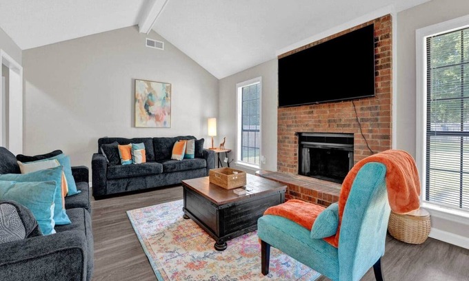 Ellendale House | Glamorous 3BR 2BA Home · Spacious Fenced Backyard