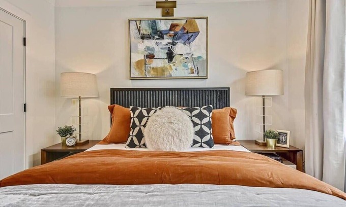 Jamaica Plain Apartment | Glamorous Treetop Escape | near T