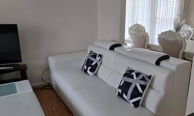 Greenbelt House | Glamorous Two level, 4 bedroom Family Home