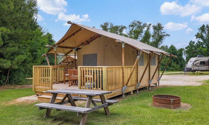 Onalaska RV Rental | Glamping Getaway on Lake Livingston