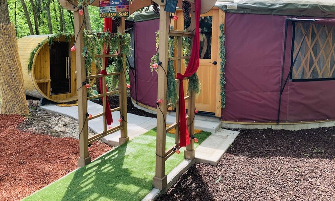 Forestview Cabin | Glamping Yurt & RV/Game Room/Pool, Outdoor Jacuzzi, Sauna, Mini Golf, Chickens!