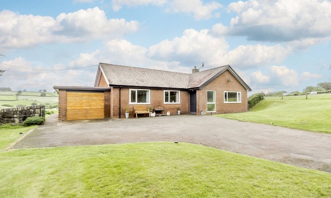 Bala House | Glan Donau - Three Bedroom House, Sleeps 5