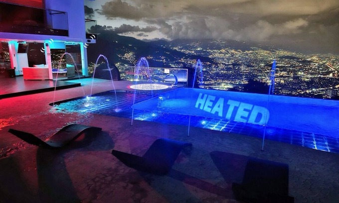 Envigado Villa | ☆Glass Mansion☆ | Breathtaking 180° Panoramic View