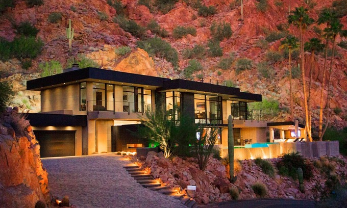 Red Rock North House | Glass Walls, Mountain Trails & Infinity Views—A Bold Retreat on Camelback