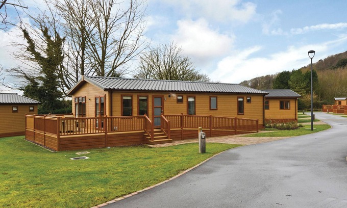 Cheddar Ski Chalet | Glastonbury Lodge Premier