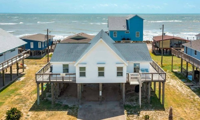 San Luis House | Gleaming Ocean Views From Huge Seaside Deck!