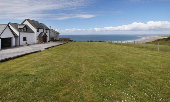 Crynant House | Glebe Farm in the beautiful Swansea