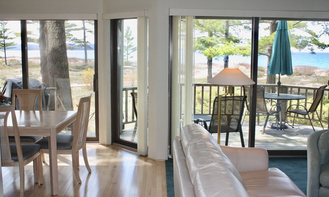 Glen Arbor Condo | Glen Arbor Lake Michigan Beachfront Condominium
