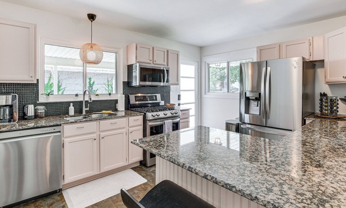 Glen Ellyn House | Glen Ellyn Home: Walk to Downtown Dining & Shops!