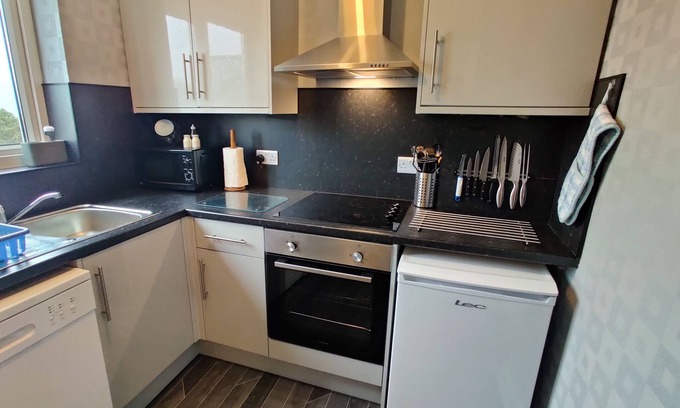 Upper Killay Apartment | Glen View a Stones Throw Away from The Gower!
