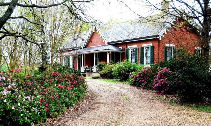 Natchez Bed & Breakfast | Glenfield Plantation Historic Antebellum Bed and Breakfast