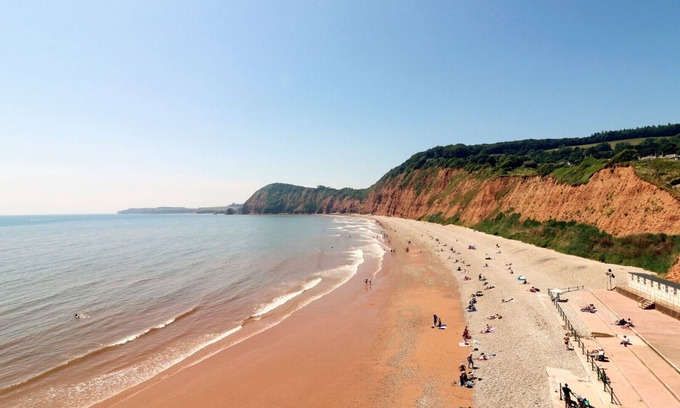Sidmouth House | Glenisla - Three Bedroom House, Sleeps 6