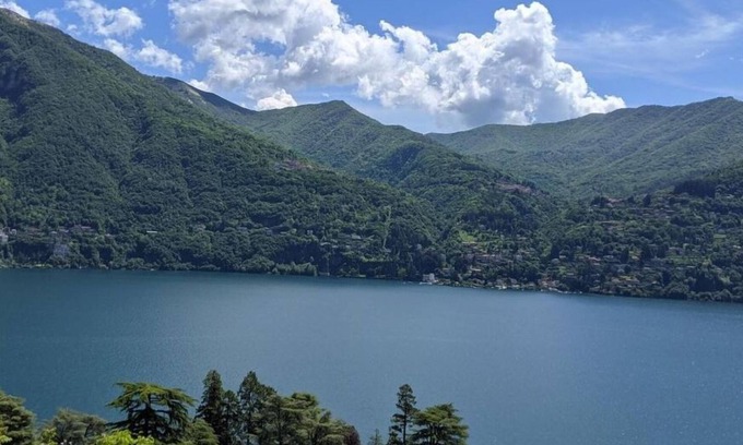 Carate Urio House | Glittering Lake View