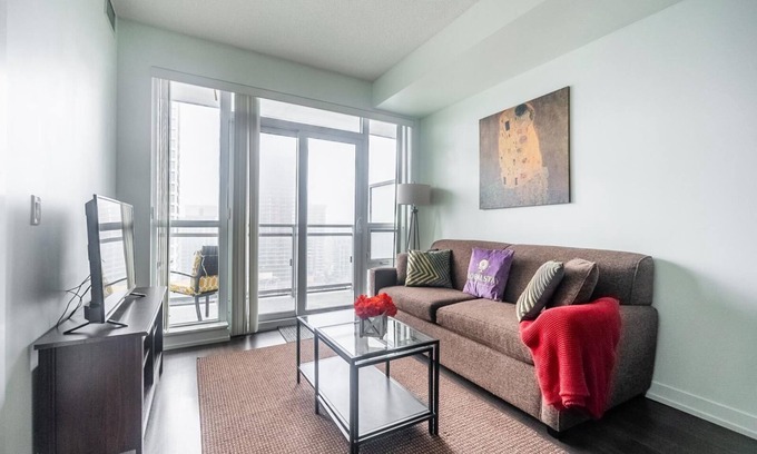 Yonge-Eglinton Condo | GLOBALSTAY. Modern Dunfield Ave 1 Bedroom Apartment