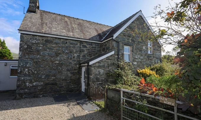 Harlech Cottage | GLYN MORFA, pet friendly, character holiday cottage in Harlech