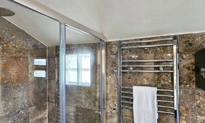Whitchurch Apartment | Glynne Street by Switchback Stays