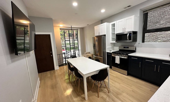 Rush and Division Condo | Gold Coast/Downtown Hideaway