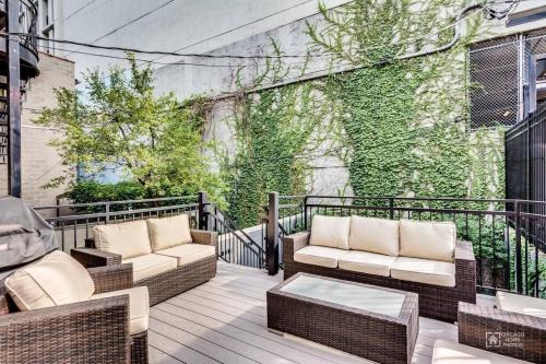 Near North Side Villa | Gold coast villa with free parking garage sleeps 10
