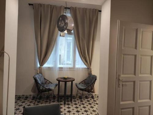 Vukov Spomenik Apartment | Golden Age Hollywood PROMO PRICE!