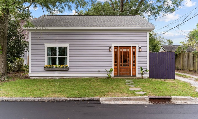 Wilmington Cottage | Golden Girls Cottage in Historic Mansion District