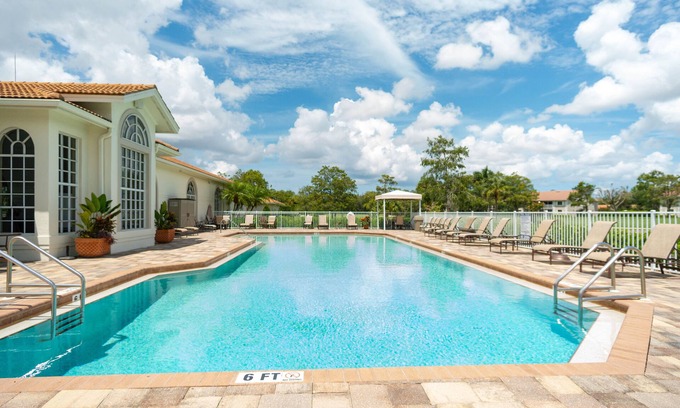 Naples Condo | Golf & Beaches Naples Getaway