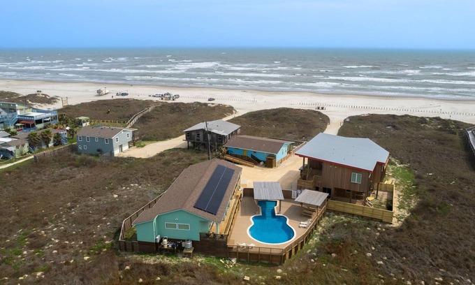 Port Aransas House | Golf Cart Incl, Beach Access & 3 Homes! | Seaside Cottages