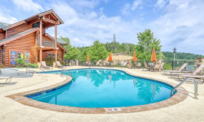 Pigeon Forge Apartment | Golf Course condo w/Free Attraction Tickets, fireplace, sauna, W/D & pool