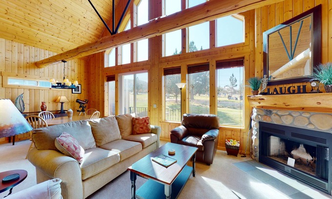 Redmond Ski Chalet | Golf course-view chalet with fireplace, pools, tennis, gym, golf, volleyball