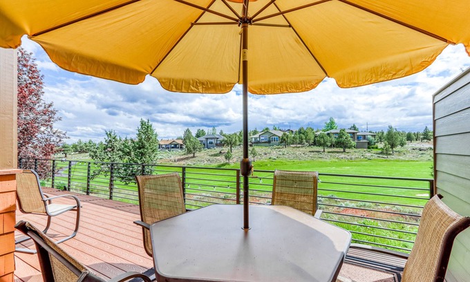 Redmond House | Golf Course View Family Retreat with WiFi, Shared Pool/Hot Tub, Deck, & More