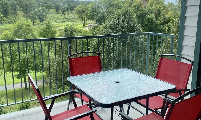 Branson Condo | Golf Course View, Walk-in NO stairs! No pets allowed