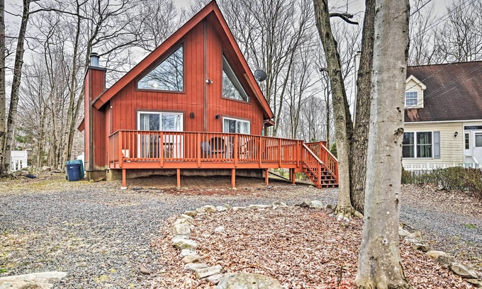 Tobyhanna Cabin | Golf, Ski + Fish: Cabin w/Deck in Tobyhanna!