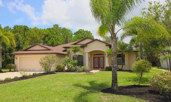 Long Meadow House | Golfing, Boating and Fishing Paradise with optional electric heated pool #243