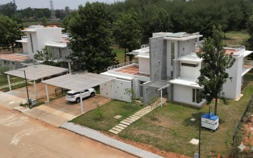 Anekal Villa | Golfing Twins Villa by StayJade Jacuzzi Pool Table PS5