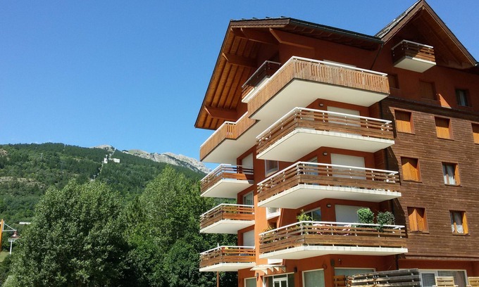 Briancon Apartment | Gondola lift 3 minutes walk, private closed garage, 50 m2, balcony, heart of Briançon