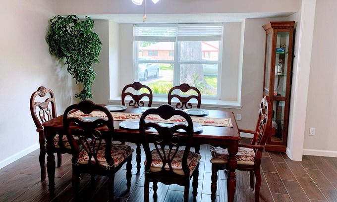 Dickinson House | Good place for Galveston cruise and big family reunion