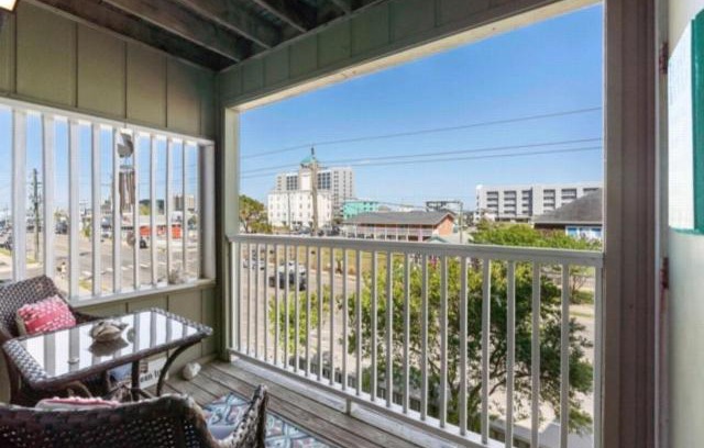 Carolina Beach Apartment | Good Vibes Carolina Beach - beautifully updated condo within walking distance to the Boardwalk villa