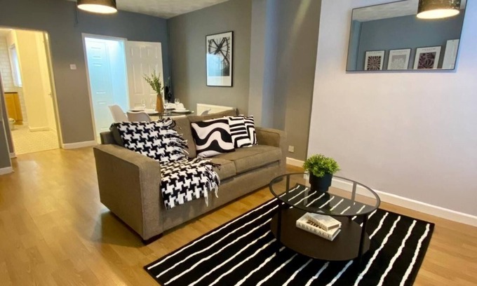 Liverpool House | Goodison Lodge, Liverpool with FREE Parking