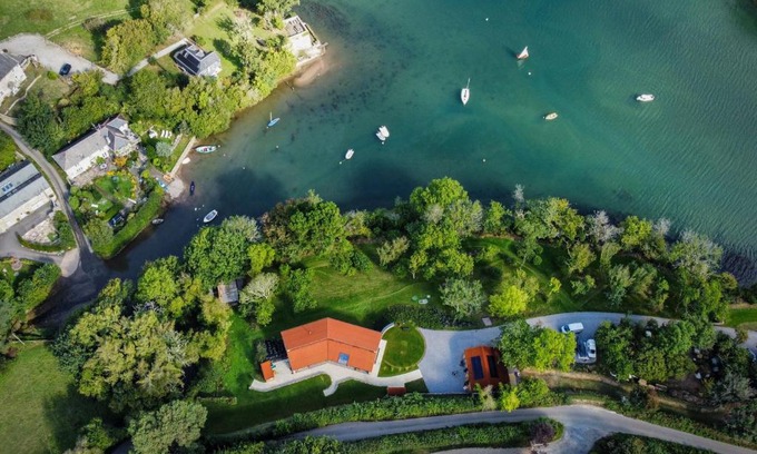 Salcombe House | Goodshelter Bay