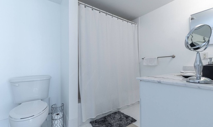 Brickell Condo | Gorgeous 1Bed with water view in the heart of Brickell