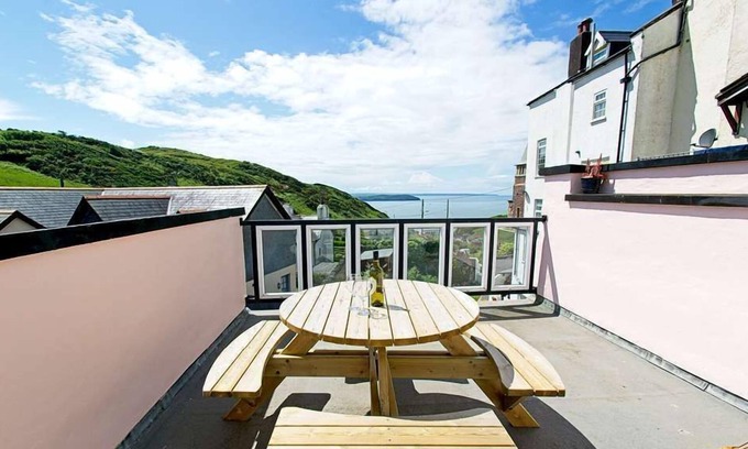 Mortehoe Cottage | Gorgeous 3 bed cottage in Mortehoe with fantastic roof terrace seaviews!