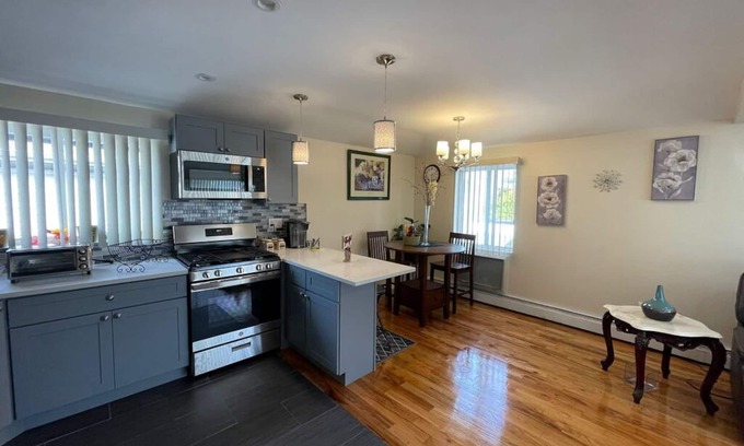 South Jamaica Apartment | Gorgeous 3-Bedroom Apt in Queens— 5mins from JFK Airport