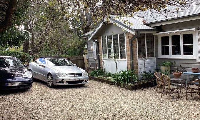 Mount Victoria House | Gorgeous 3Br cottage on half an acre in historic Mt Victoria, BlueMountains.