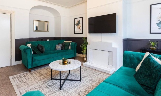Chelmsford House | Gorgeous 3BR Home HIGH STREET LOCATION by Luxiety Stays