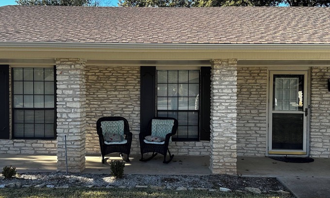 Round Rock West House | Gorgeous 5-bedroom House in Established Round Rock Neighborhood