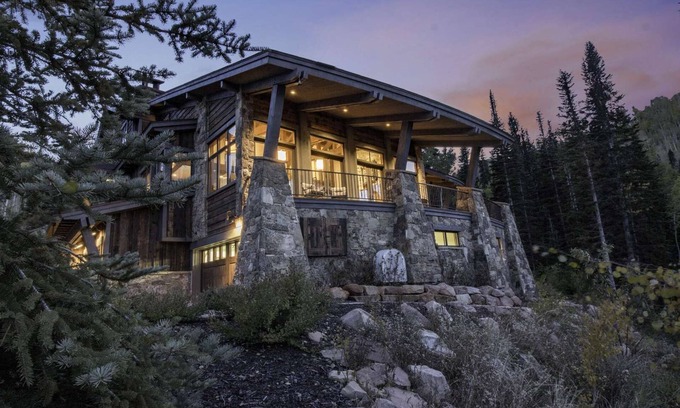 Park City House | Gorgeous 5 Bedroom Luxury Colony Estate Situated on 7 Acres