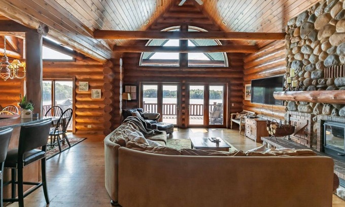 Wautoma Cabin | Gorgeous 7 bdrm loglodge fireplaces sauna hottub sleeps 24 great view pier boats