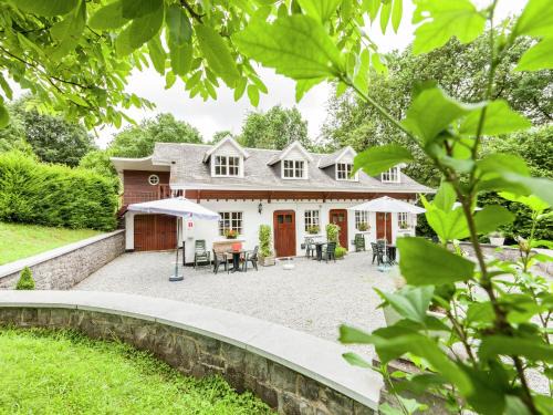 Durbuy Apartment | Gorgeous Apartment in Bohon with Garden Furniture and BBQ